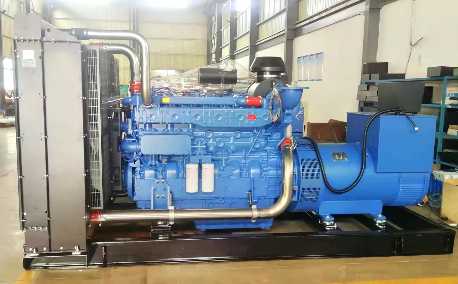 600KW玉柴發(fā)電機(jī)組調(diào)試現(xiàn)場(chǎng)