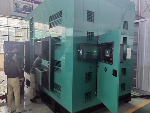 靜音型發(fā)電機(jī)組驗(yàn)貨中